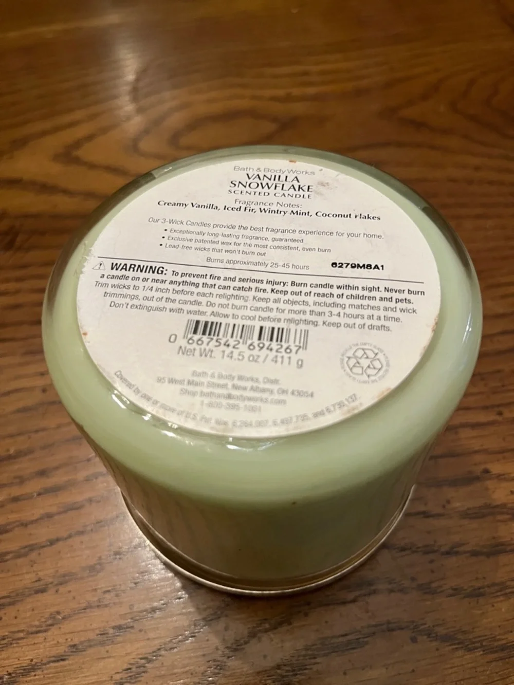 Bath & Body Works Vanilla Snowflake Three Wick Candle, NWT‎